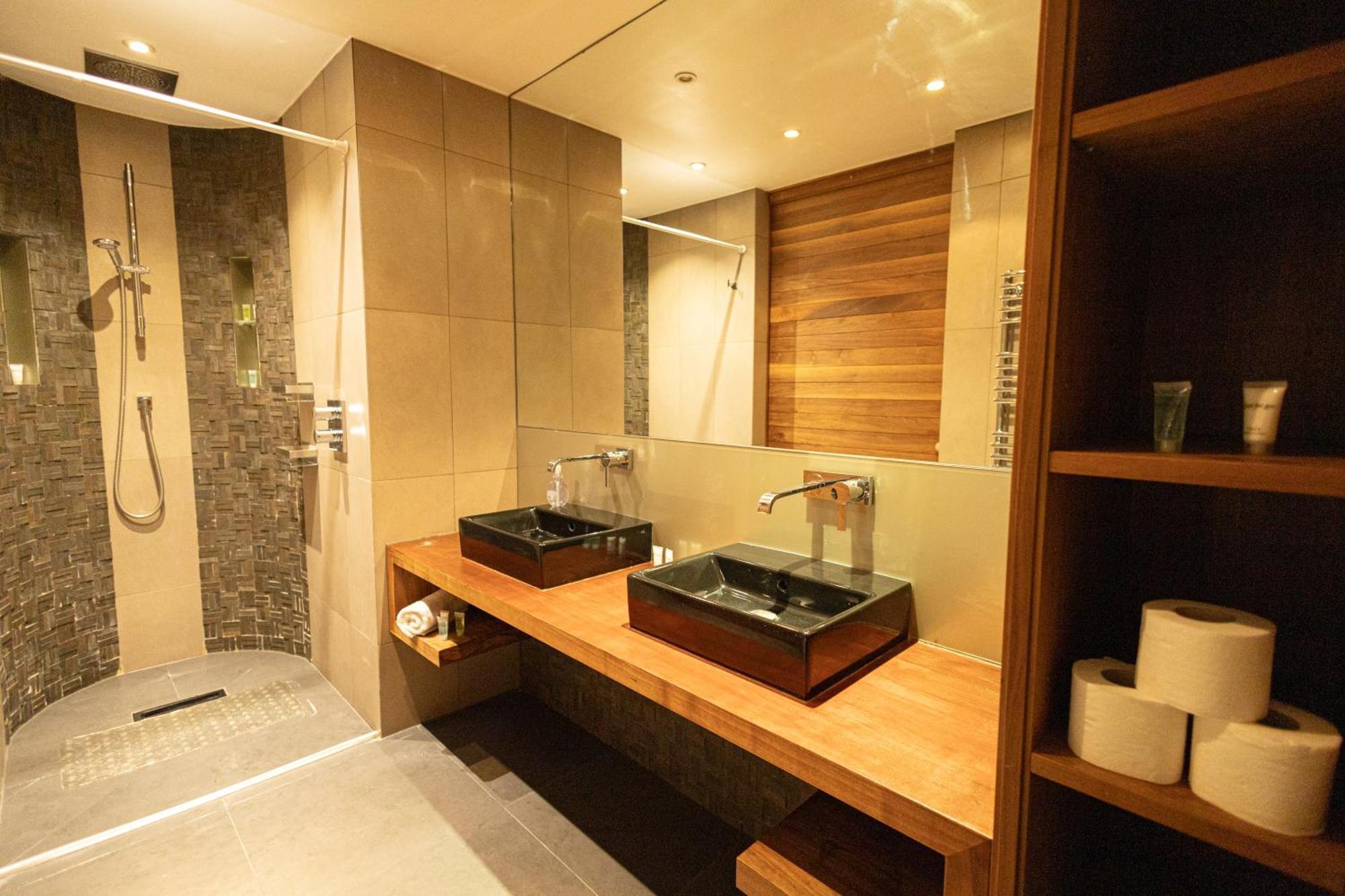2Bedroom Gem In The Heart Of Kensington London Eksteriør billede